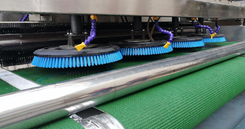 آغاز فرایند شستشو فرش در قالیشویی